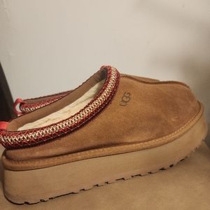 UGG Taz Chesnut Size 10 Suede Slip-On Shoes